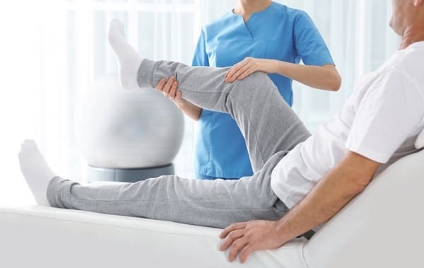 چگونه فیزیوتراپی می‌تواند درد ناشی از پارگی دیسک را کاهش دهد؟