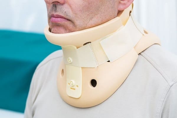 استفاده از بریس گردن برای درمان دیسک گردن